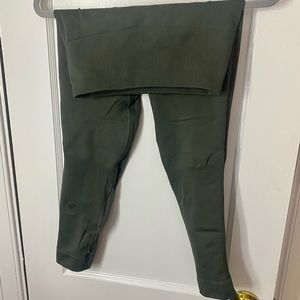 Lululemon Seamless Capris